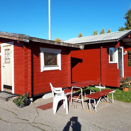 Dessans Cafe & Logi Hotell Pello Eksteriør bilde