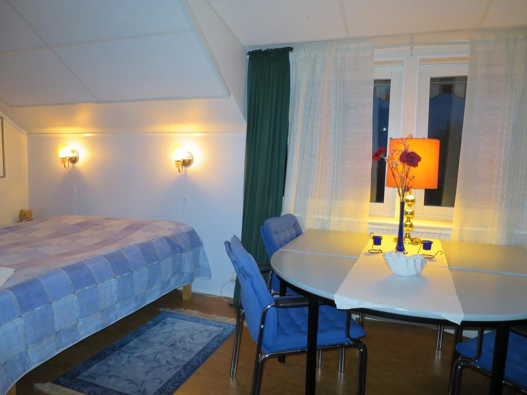 Dessans Cafe & Logi Hotell Pello Rom bilde