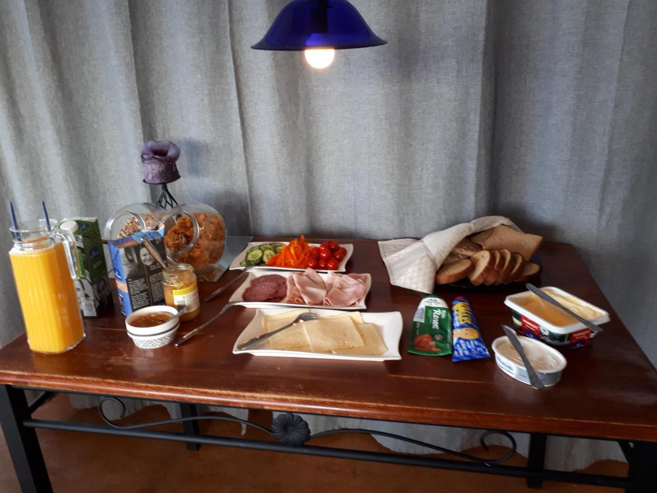 Dessans Cafe & Logi Hotell Pello Eksteriør bilde